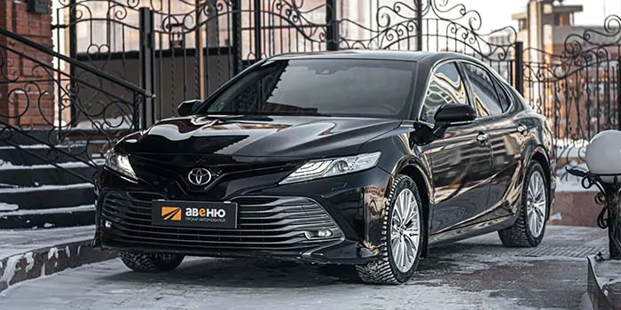Toyota Camry XV70 (черный) в аренду