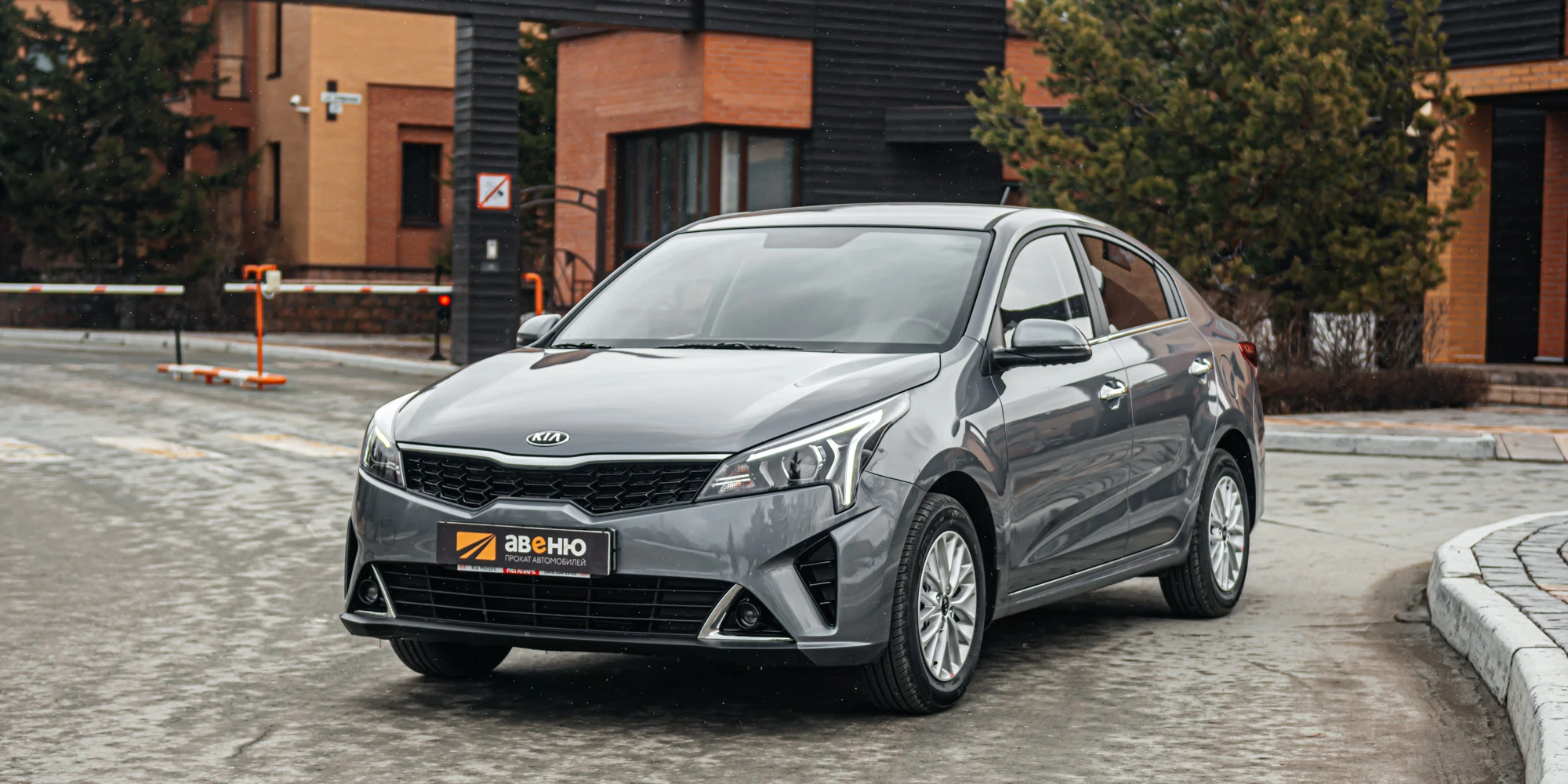 Аренда автомобилей Kia Rio (2021) Серый (гос.номер В509ММ142) в  Новосибирске по выгодным ценам в Авеню