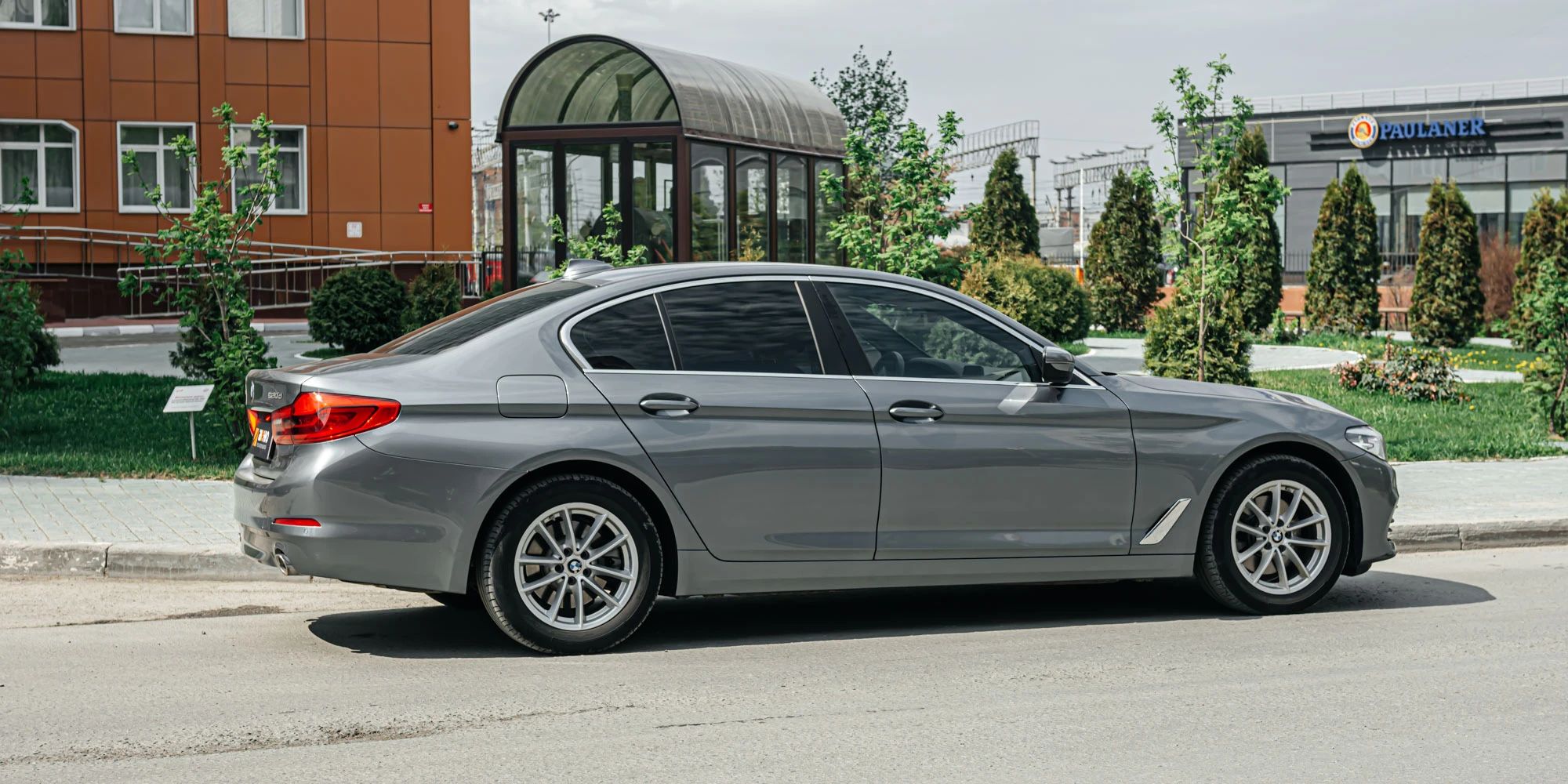 Аренда BMW 520d xDrive в Новосибирске | Прокат авто в Авеню - это просто!