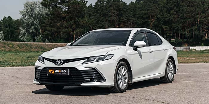 Toyota Camry XV70 rest (белый) в аренду